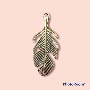 💥5/$10💥 Silver leaf pendant